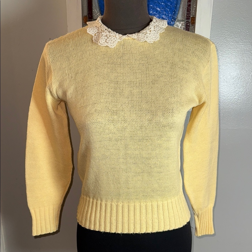 Vintage Butter Yellow Lightweight Wool Sweater with Lace Collar SZ Small